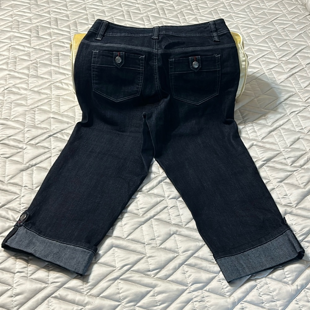 Style&Co Jeans Capri Tummy Control - Picture 3 of 11